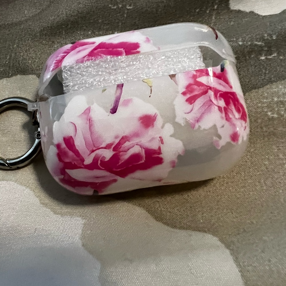 AirPods Pro case - Picture 2 of 2